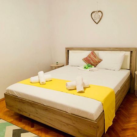Ultracentral Apartment With All You Need: Wifi, Tv, Ac, Washer, Coffe 蒂米什瓦拉 外观 照片