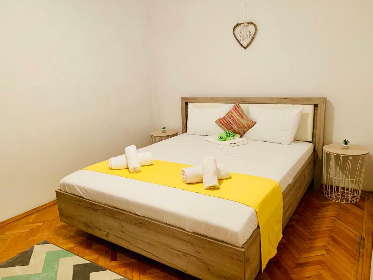 Ultracentral Apartment With All You Need: Wifi, Tv, Ac, Washer, Coffe 蒂米什瓦拉 外观 照片